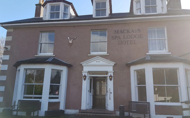 Mackay's Spa Lodge Hotel