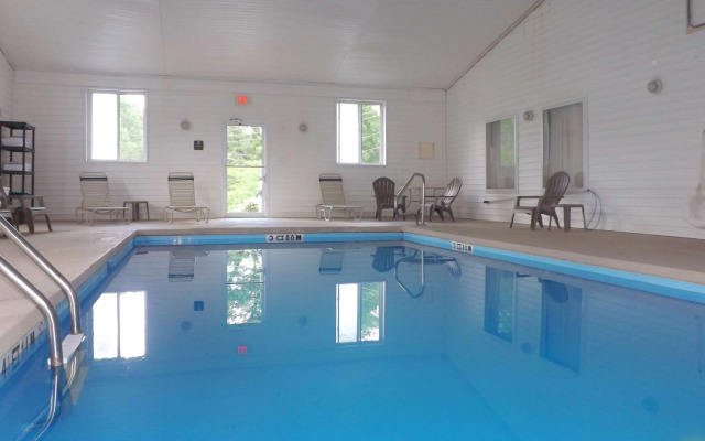 Clarion Pointe-Dillard near Blue Ridge Mountains