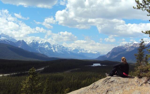 Sunwapta Falls Rocky Mountain Lodge