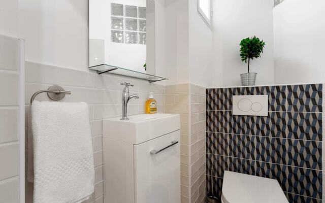 Beautiful Quiet Designer Apartment in Paris