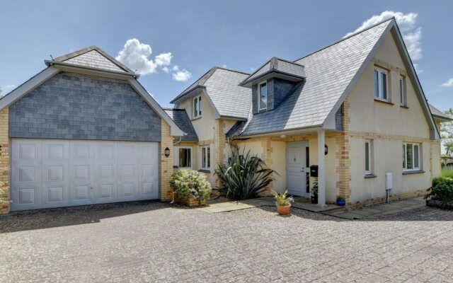 Spacious Holiday Home in Croyde near Sea