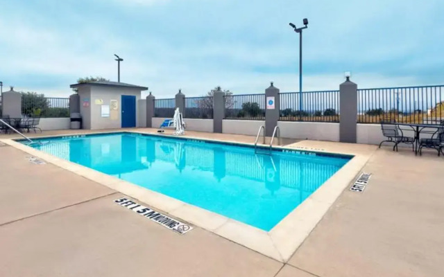 Motel 6 Marble Falls, TX