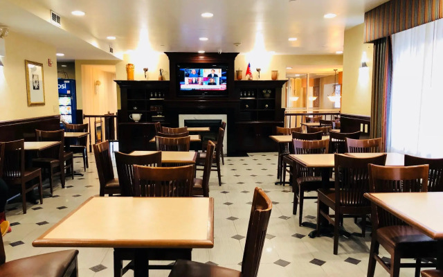 Queens County Inn and Suites Long Island City