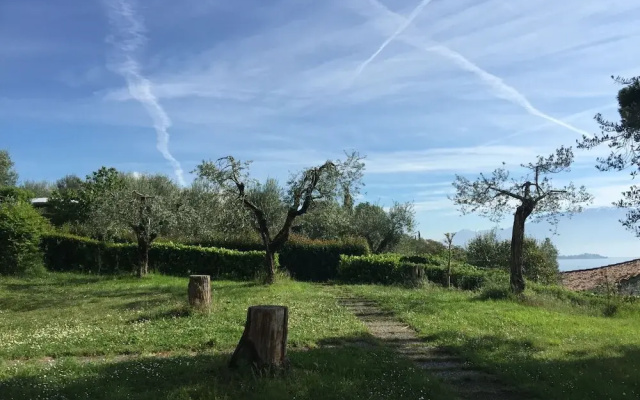 Luxury Holiday Home in Manerba del Garda near Lake
