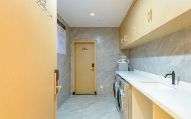 POLTTON SERVICE APARTMENT (Panyu Changlong South Village store)