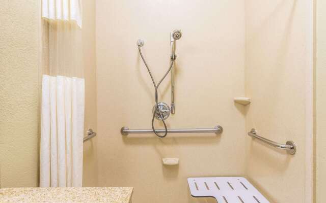 Days Inn & Suites by Wyndham Mineral Wells