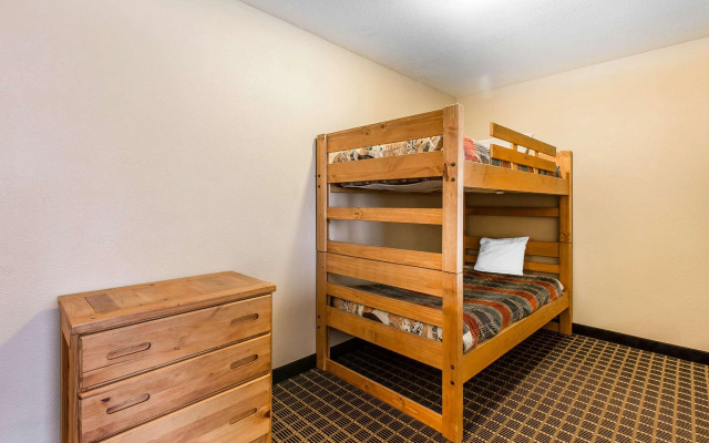 Quality Inn & Suites On the River