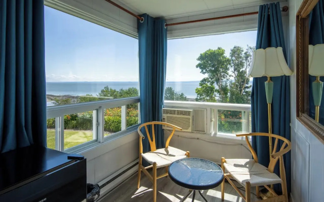 Hotel La Roche Pleureuse