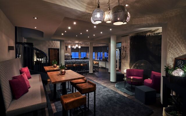 TWO TIMEZ - Boutique Hotel