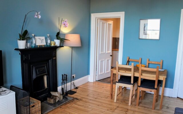 Modern Arthurs Seat Apartment