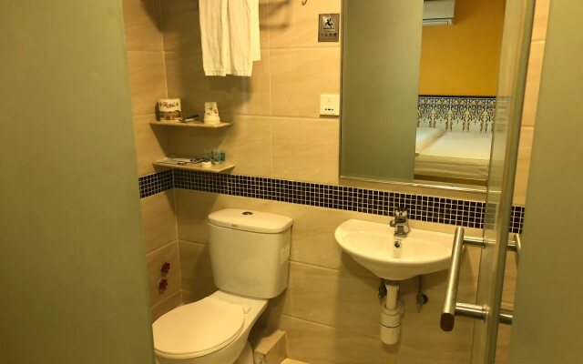 Happy Family Hotel