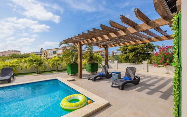 NEW 6BR Villa w Pool Across Street Palmbeach