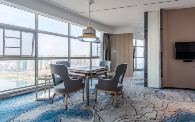 Donghuang International Hotel — 3-star hotel in Loudi