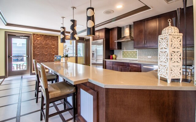 Luxe Apts Mission Valley by WanderJaunt