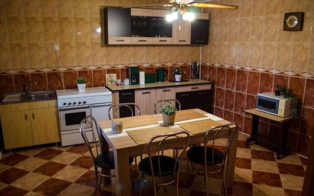 Collosal Apartment with Garden
