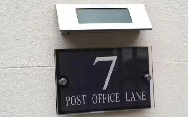 Stunning 1BR Apt in Central Cheltenham