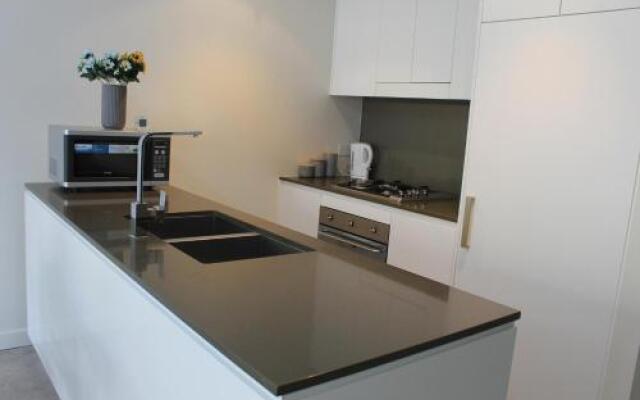 Exquisite Family Home +Parking, Close to CBD