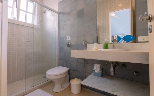 Excelente casa com piscina Armação