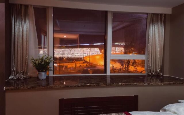 Shengteng Hotel (Hangzhou East Railway Station West Plaza)