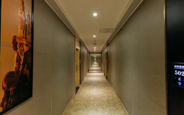 24 Tomorrow Hotel