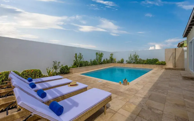 NEW 5br5 5BA Villa Private Pool Close 2 Beach