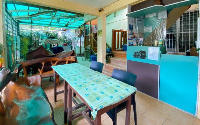RedDoorz Hostel @ Bunakidz Lodge El Nido Palawan