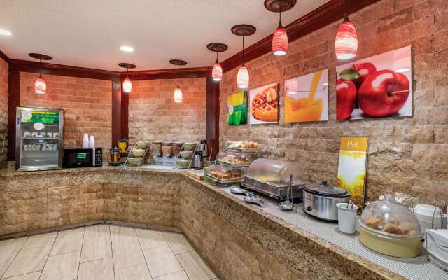 Quality Suites Addison - Dallas