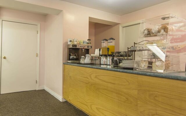 Econo Lodge & Suites Saint John