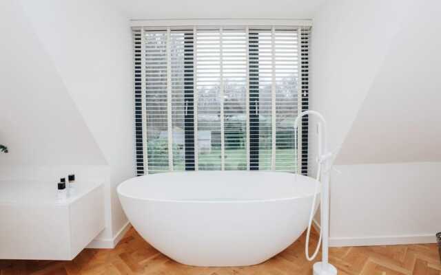 Wisteria House - Sleeps 11
