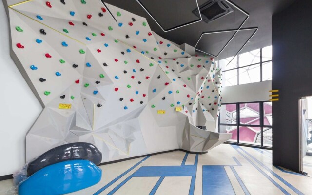 New! Contemporary 1BR Apartment @ Near Klcc