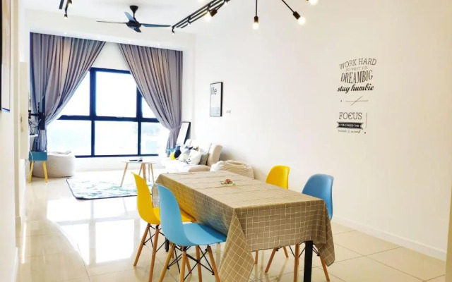 Le Pavilion by Salaam Suites, 5 pax, near Setiawalk