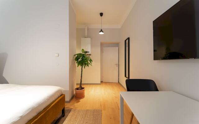 Modern Newly Refurbished Studio - Close TO Center