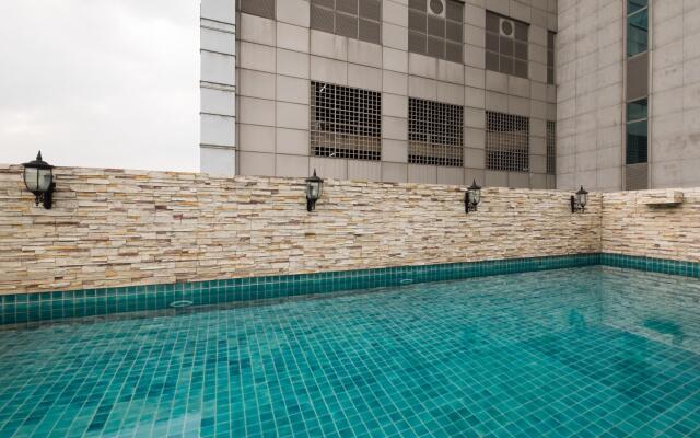 Rongratana Executive Residence