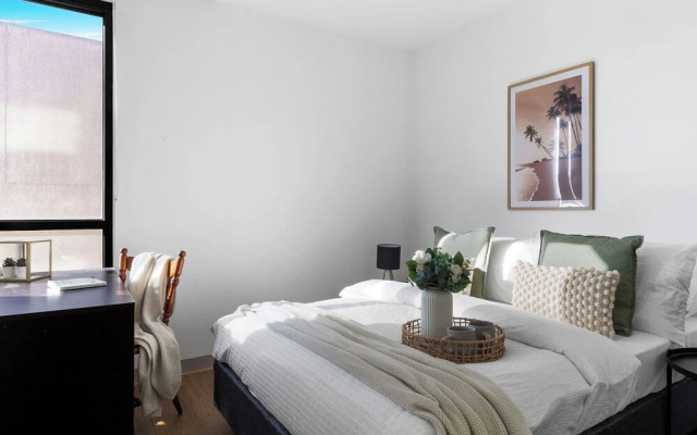 A Chic 2BR Apt Near Melbourne Uni, Free Parking – Guest Rooms – Melbourne