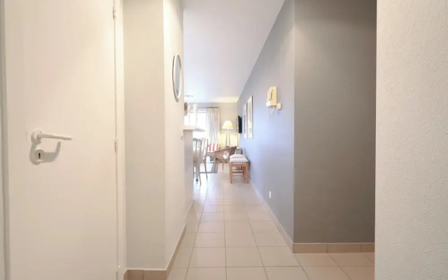 Bright Apartment With Terrace in Oostduinkerke