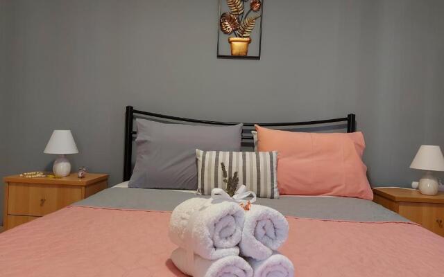 Niki Thalia Viros Apartment No2.