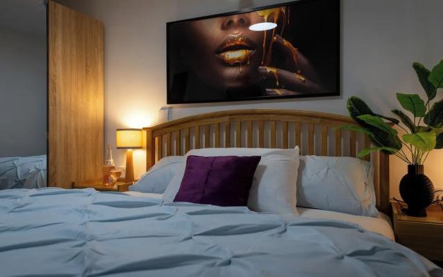 Norwich - House - Sleeps 7 - Parking - Garden