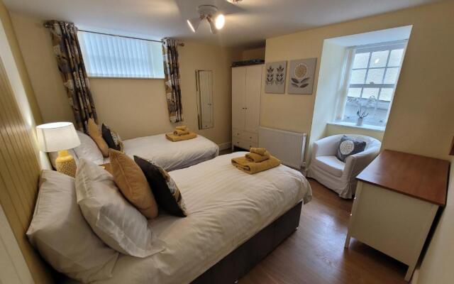 Llys Bach Apartment at Llys Aeron