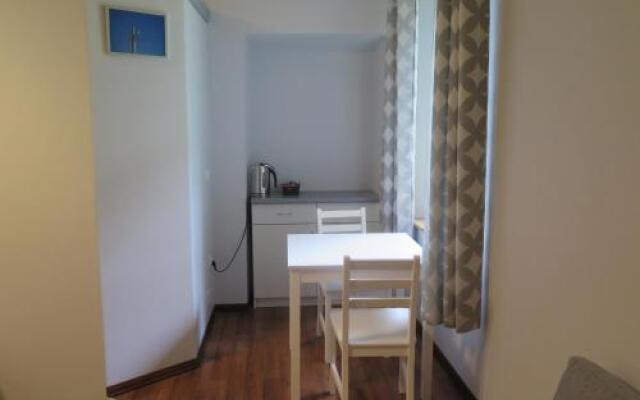 Boomerang Apartments