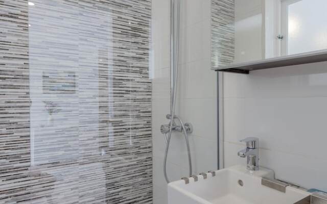 Sunny Apartment with Patio, By TimeCooler