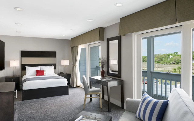 Shem Creek Inn