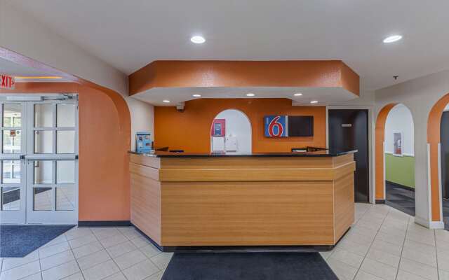 Motel 6 Simpsonville, SC - Greenville