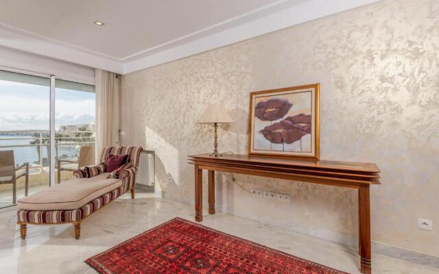 luxury apartement lake view