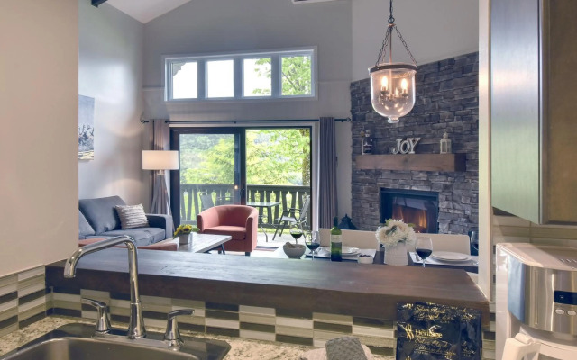 Stunning Condo - View on Lake Tremblant & Mountain