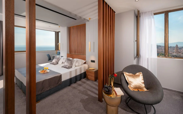 Royal Suites Sky