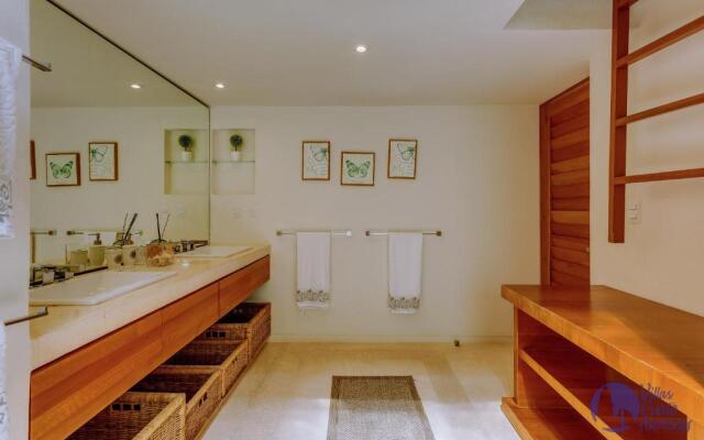 House with private pool, jacuzzi and pier