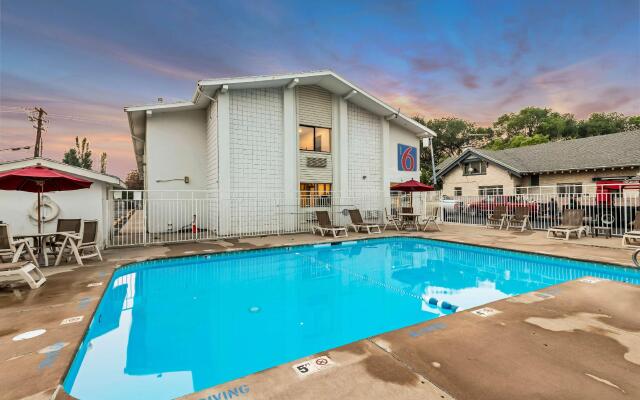 Motel 6 Ogden, UT- Downtown