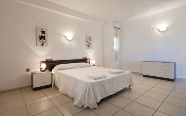 Villa - 5 Bedrooms with Pool and WiFi - 105012