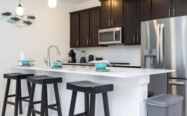 Adorable new Townhouse Near Disney