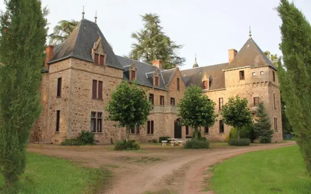 Château de Bussolles & 2 gîtes